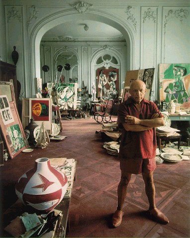 Пабло Пикассо в замке Вовенарг. Фото 1956 г