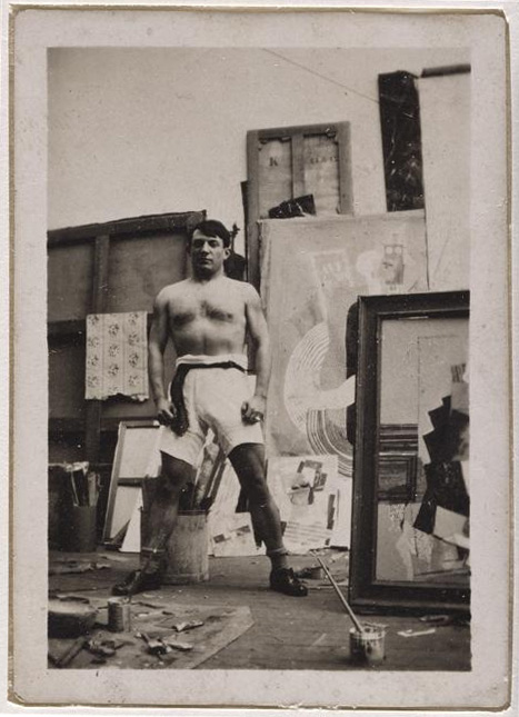 Пабло Пикассо. Автопортрет с обнаженным торсом. Фото, ок. 1916